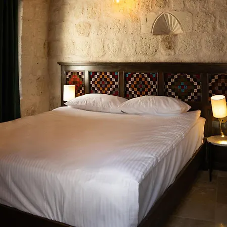 Hotel Asra Cave