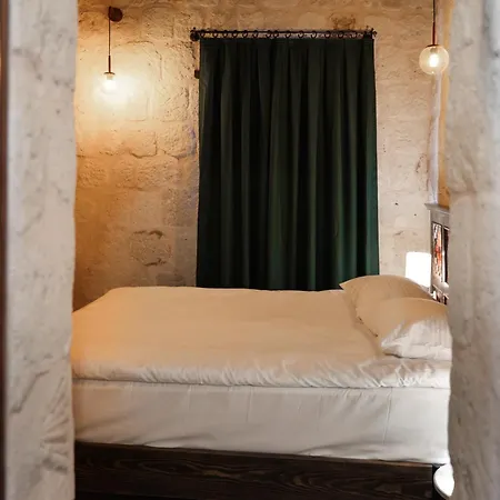Asra Cave Hotel *